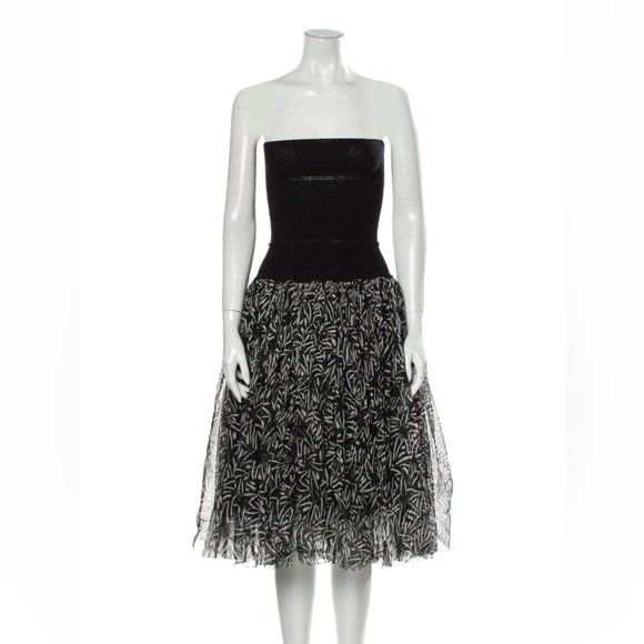 missoni strapless dress striped crochet-knit mini This short model also impresses with its unique design in a light viscose knit viscose knit Missoni - Paillette Chevron Strapless